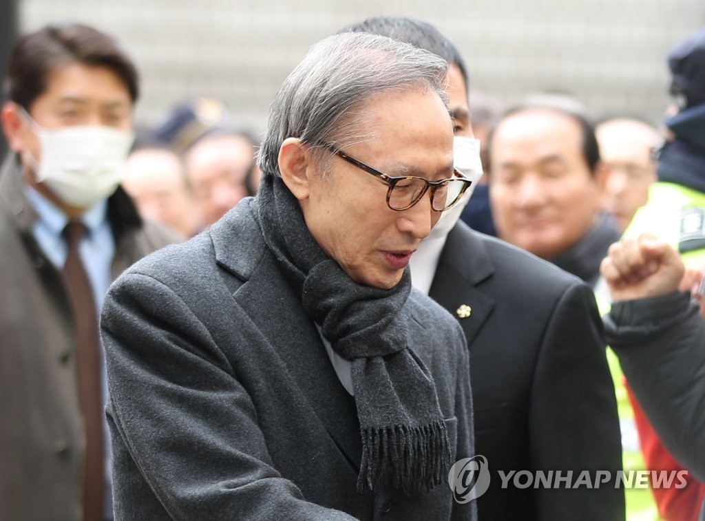 李明博元韓国大統領　懲役１７年確定