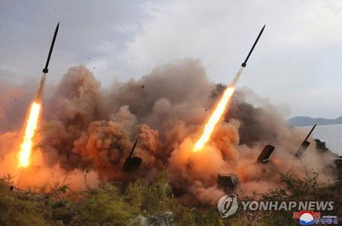 朝鮮人民軍が今月９日まで実施した戦術核運用部隊、長距離砲兵部隊、空軍飛行による訓練＝（朝鮮中央通信＝聯合ニュース）≪転載・転用禁止≫