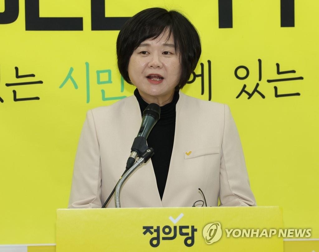 韓国革新系野党「正義党」　新代表に李貞味元代表