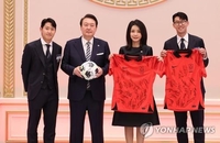 尹大統領　サッカー韓国代表を招き夕食会「折れない心に感動」