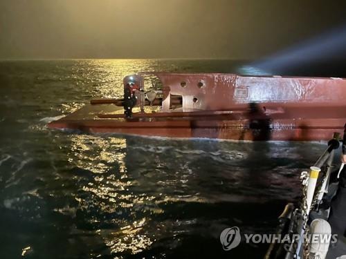 韓国南西部で漁船転覆　９人不明