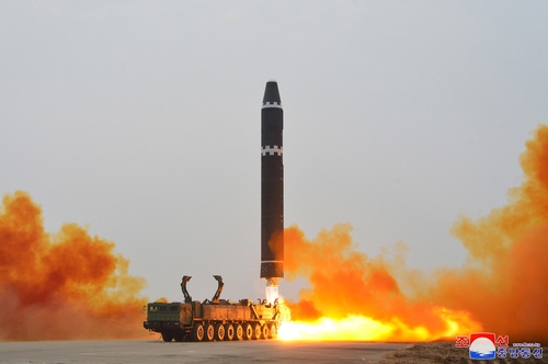 北朝鮮　ＩＣＢＭ「火星１５」発射と報道＝金正恩氏の命令で