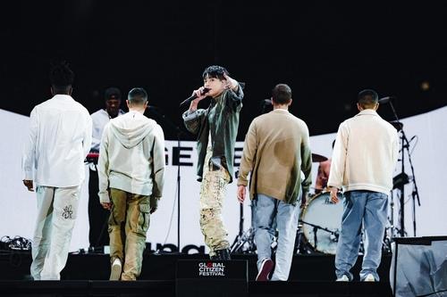 JUNG KOOK se apresentando no “2023 Global Citizen Festival” (fornecido pela Big Hit Music) = (Yonhap News) <Reprodução e desvio proibidos>