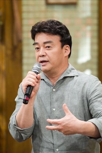 SBS도 달려든 백종원…"새 프로그램 기획 중" - 2