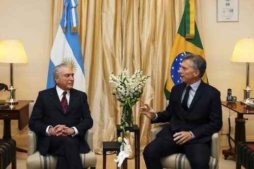 테메르 대통령(왼쪽)과 마크리 대통령[출처:브라질 시사주간지 베자]