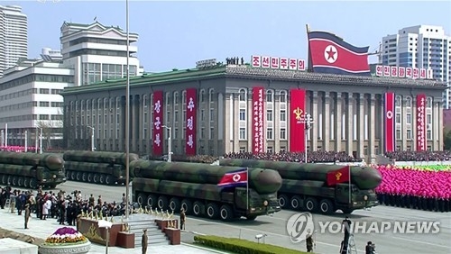 북한, '태양절' 열병식에서 신형 ICBM 공개