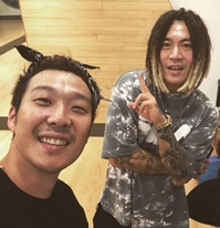 캠페인을 함께 진행하는 방송인 하하(왼쪽)와 스컬