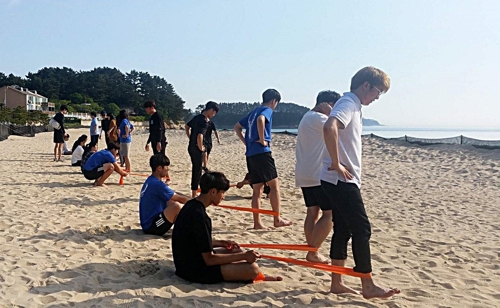 "태안 바닷모래 재활운동 치유효과 있다"…해외유명학술지 게재