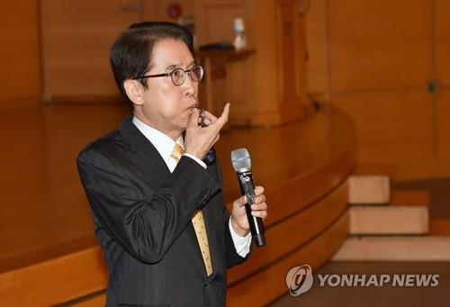 교보 투자자 4곳 "신창재 풋옵션 이행하라" 중재신청