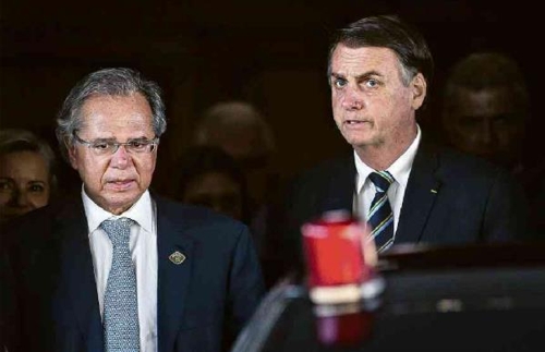 자이르 보우소나루 대통령(오른쪽)과 파울루 게지스 경제장관 [브라질 일간 폴랴 지 상파울루]
