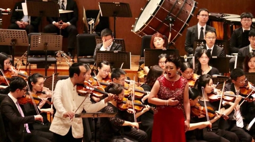 린덴바움 바이올리니스트 원형준과 북한 디바 김송미의 상하이 합동공연
