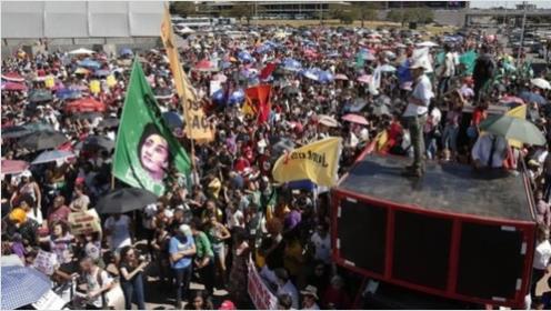 5월 30일 브라질리아에서 벌어진 교육예산 동결·삭감 반대 시위 [브라질 뉴스포털 G1]