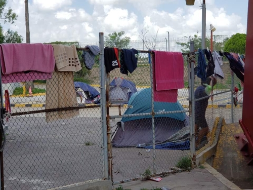 미국-멕시코 국경검문소 인근 텐트촌 