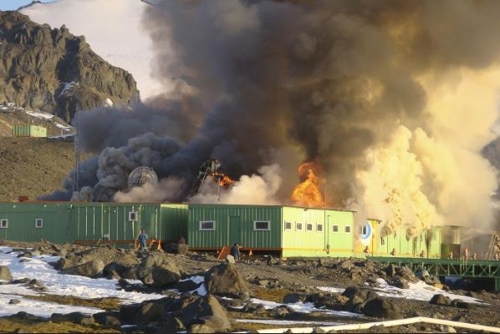 브라질의 코만단치 페하스 남극 과학기지에서 지난 2012년 화재가 발생해 2명이 숨지고 1명이 부상했다. [국영 뉴스통신 아젠시아 브라질] 