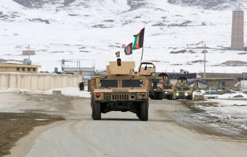 사고 현장인 가즈니로 향하는 아프간군 차량 [로이터=연합뉴스]