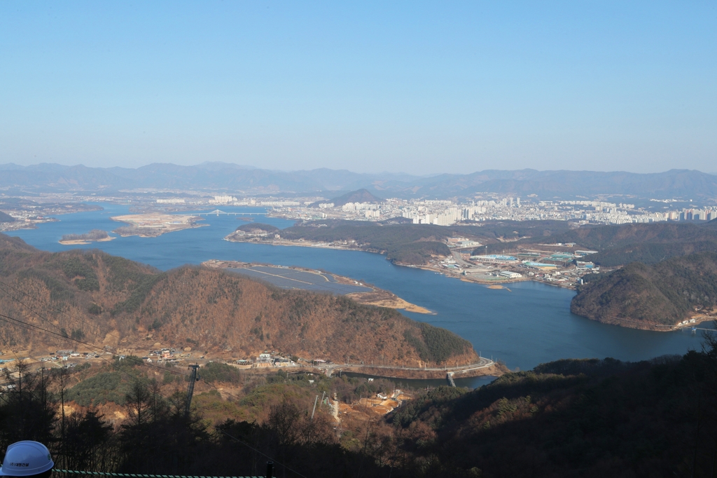 정상에서 바라본 삼악산 케이블카 현장