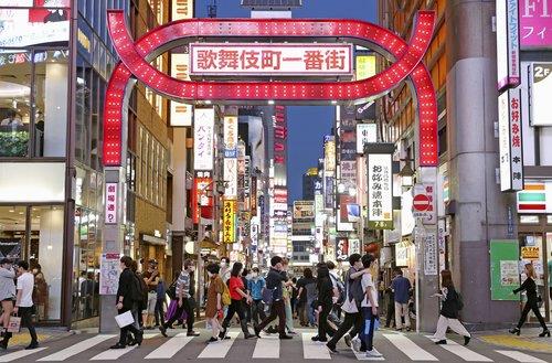 지난 6일 일본 도쿄의 대표적 유흥가인 가부키초(歌舞伎町) 주변 전경. [교도=연합뉴스 자료사진]