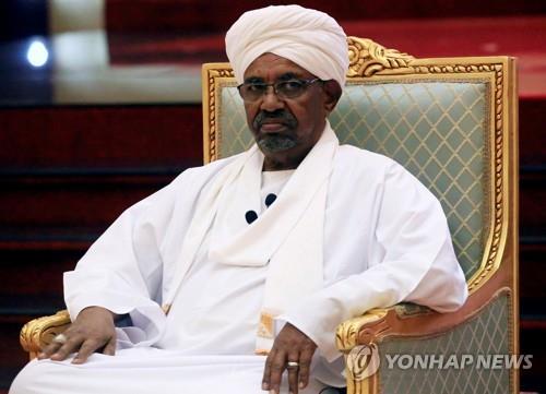 2019년 4월 5일(현지시간) 아프리카 수단의 오마르 알바시르 전 대통령. [로이터=연합뉴스]