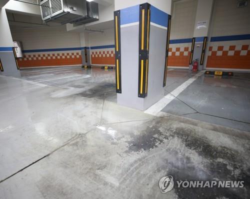빗물 새는 청주역사전시관 지하주차장