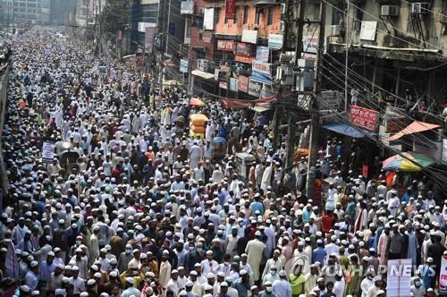 27일 방글라데시 다카에서 열린 반프랑스 시위. [AFP=연합뉴스]