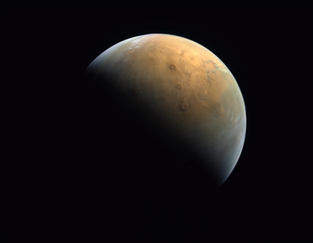 아랍 세계 최초의 화성 탐사선 ‘아말’, 궤도 진입 후 첫 이미지 전송