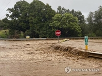 하와이, 홍수 비상사태 선포…댐 붕괴 우려에 주민 대피령