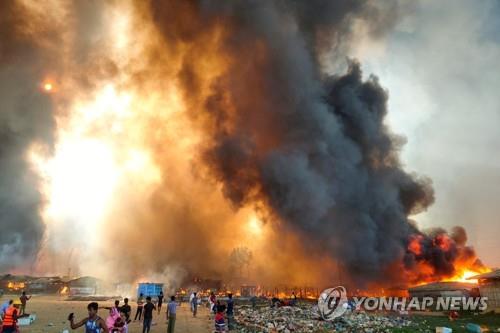 로힝야 난민촌서 대형화재…수천여채 불타고 사상자 다수 발생