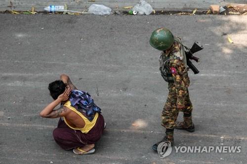 인도, 미얀마 군부 폭력 비난…민간인 학살에 미온적 태도 변화