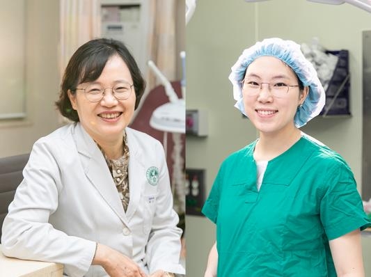 이대목동병원 산부인과 김영주 교수(왼쪽)와 박선화 교수