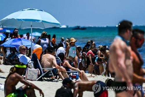 플로리다주 마이애미 비치를 찾은 여행객들
