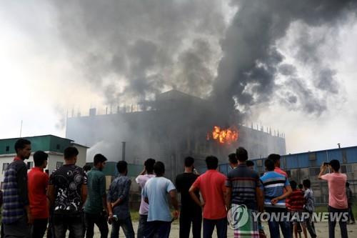 방글라 경찰, '52명 사망 화재' 공장주 살인 혐의로 체포