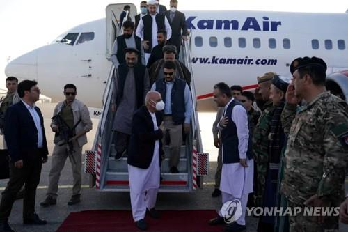 11일 아프간 북부 마자르-에-셰리프에 도착한 아슈라프 가니 아프간 대통령. [로이터=연합뉴스]
