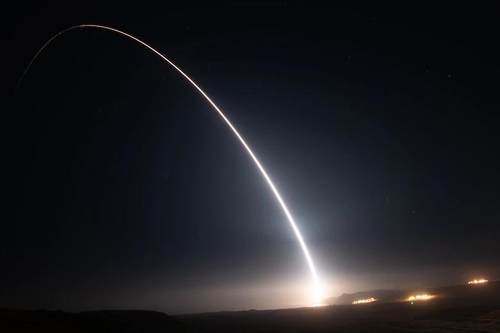 미군, ICBM 시험발사 신속 공개…'북·중·러 견제' 관측(종합)