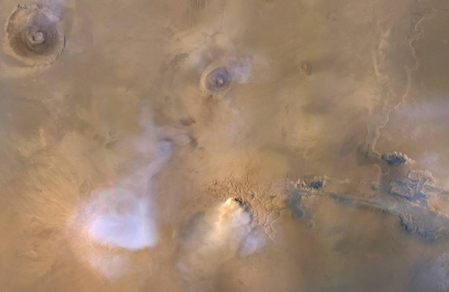MRO 컬러이미저로 포착한 화성의 먼지기둥(중앙 황색)