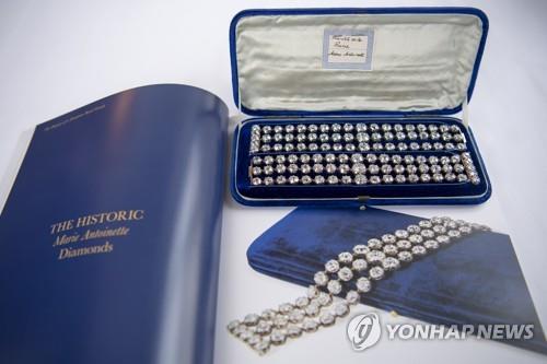 96억원에 낙찰된 마리 앙투아네트의 다이아몬드 팔찌 한 쌍