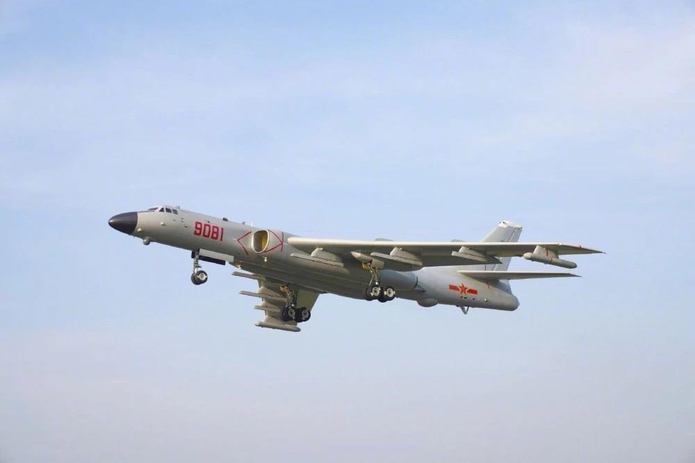 중국 최신 H-6J 폭격기