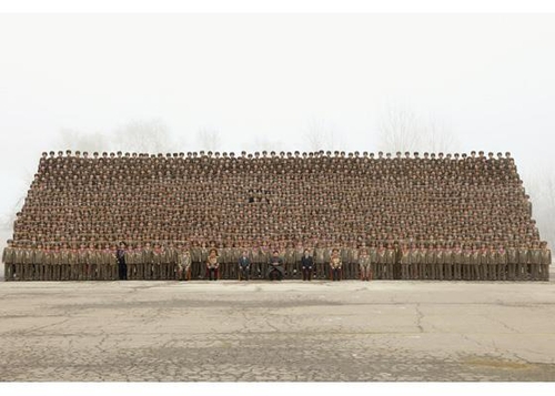 김정은, 군사교육 간부들과 기념사진…"혁명가 중의 혁명가"