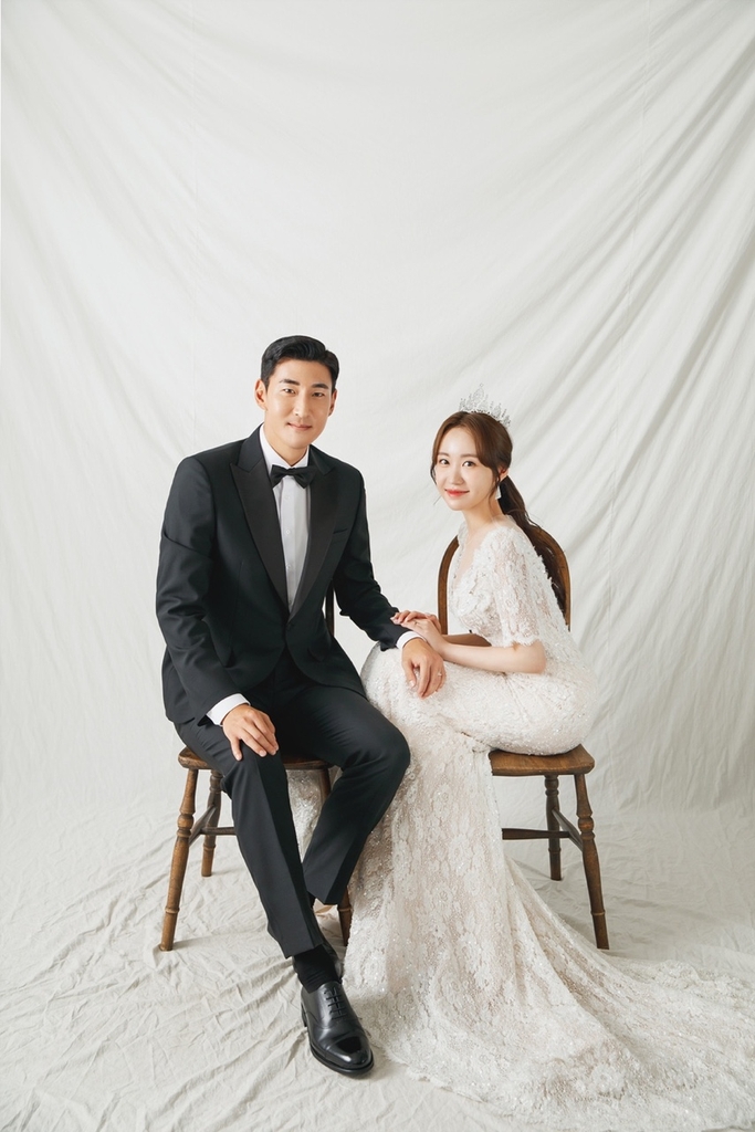 오는 11일 결혼식을 올리는 김영찬과 이예림.