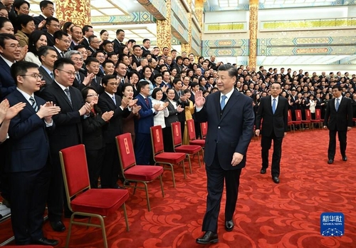중국, 언론계에 '충성 주문'…"시진핑 사상 선전해야"