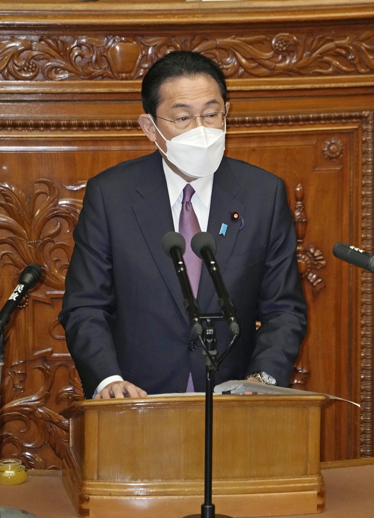(도쿄 교도=연합뉴스) 기시다 후미오 일본 총리가 19일 정기국회에서 이즈미 겐타 입헌민주당 대표의 질의에 답변하고 있다. 