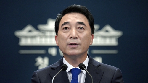 靑 "K-9 자주포 수출, 빈손 귀국 감수한 文 '빈손 전략' 덕분"