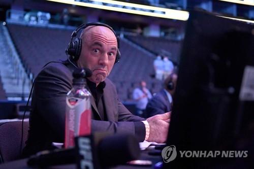스포티파이 팟캐스트 진행자 조 로건