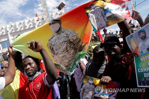 말리, 서아프리카 블록의 쿠데타 제재로 국가부도