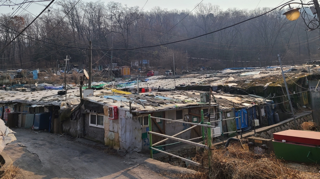 연탄이 부족한 서울의 '마지막 판자촌'