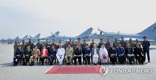 파키스탄서 열린 중국산 J-10CE 전투기 인수식 
