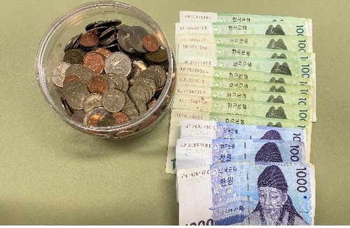 '빈자일등' 길거리서 2년간 주운 동전 모아 기부한 환경미화원