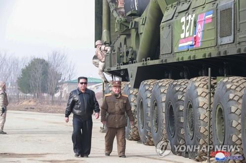 북한 김정은, 어제 신형ICBM 화성-17형 시험발사 명령