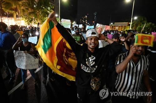 궁지 몰린 스리랑카 대통령…야당, 중립내각 거부·시위 지속(종합)
