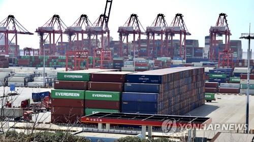 세계 최대 컨테이너 수출입 항구인 상하이 양산항