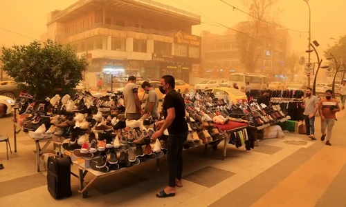이라크 덮친 모래바람…환자 속출·비행기 못 떠